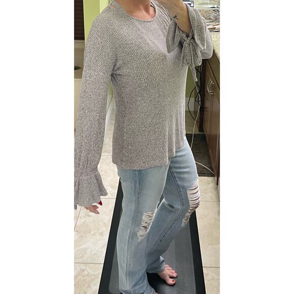 Lucky brand medium flare bell sleeves, super soft, 79% Visco 70% polyester - Picture 6 of 6